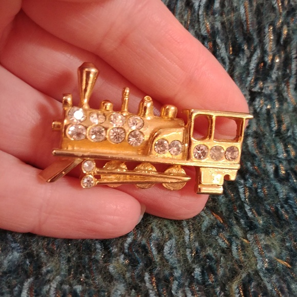 Train Engine Brooch Pin - Picture 3 of 4